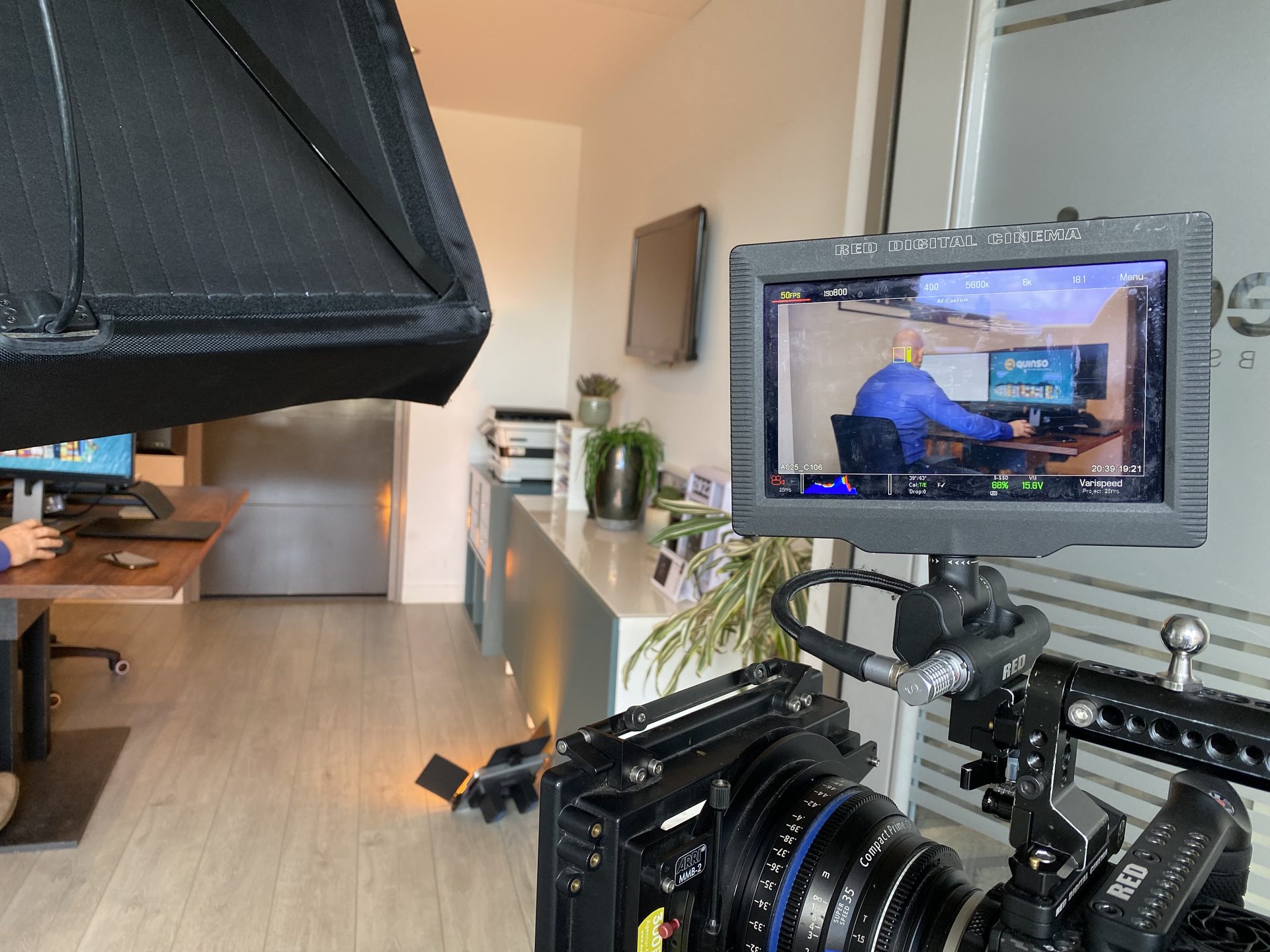 Algorithmen Suchmaschine Stockvideo. KI findet perfektes Material