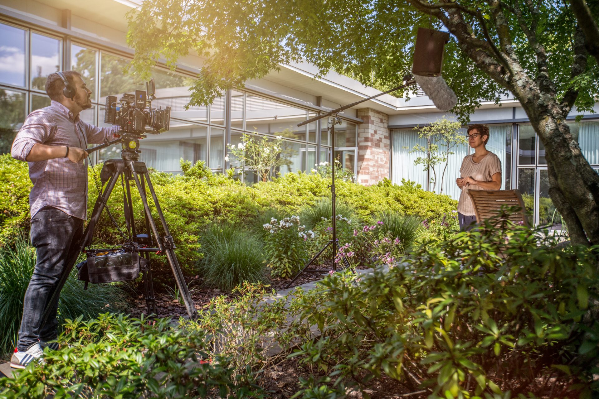 Making Of: Stockvideo vs. Eigenproduktion: Was lohnt sich wirklich?