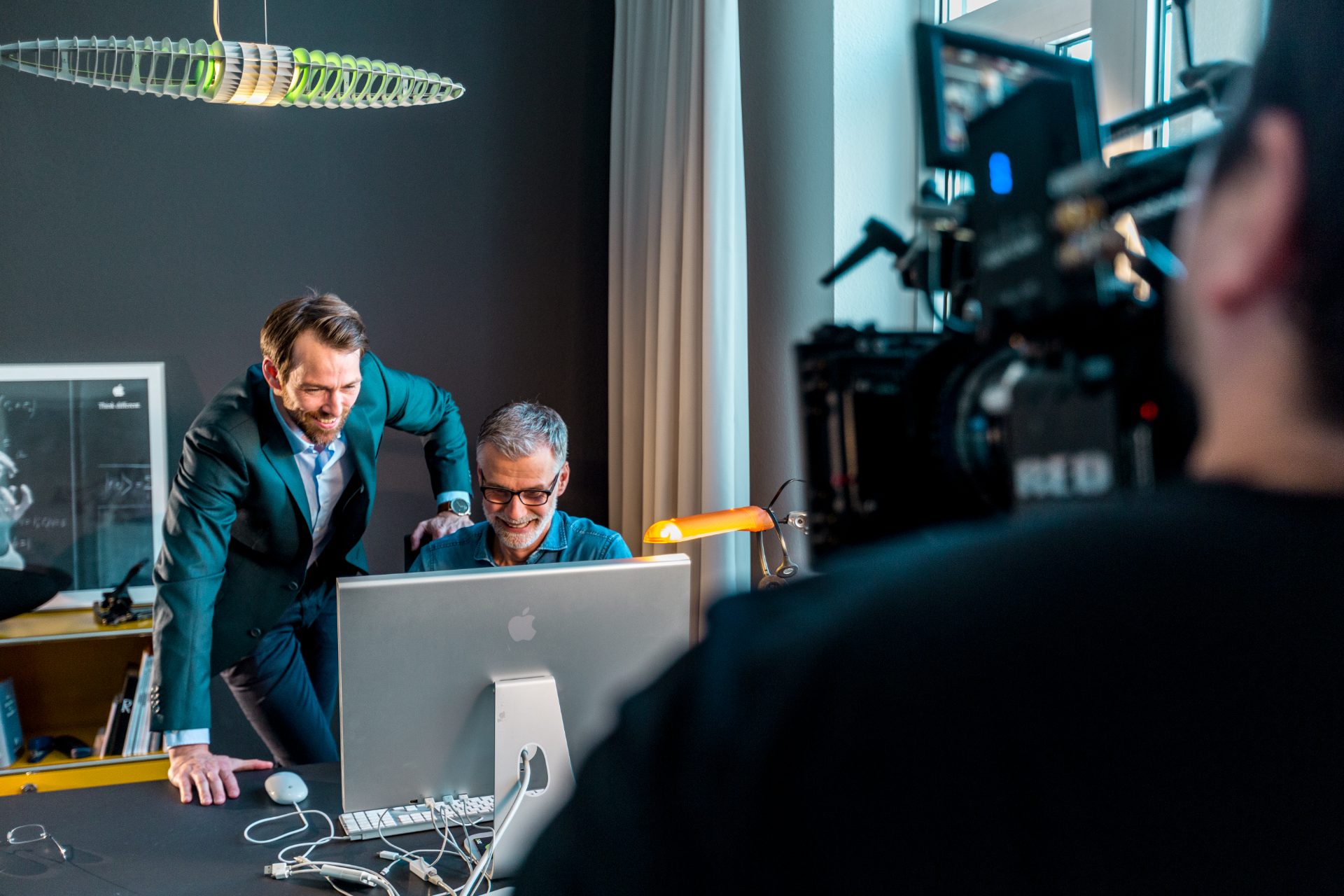 Kameramann mit Cinema Kamera bei einer Produktion
